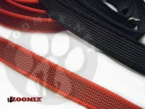Прорезиненный регулируемый поводок ZOOMIX 25мм красный, черный